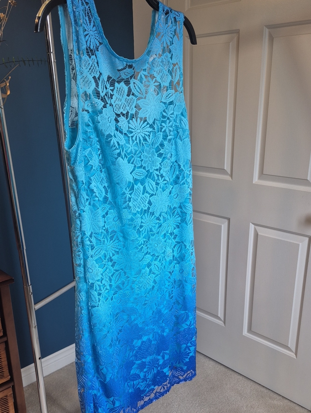 Sleeveless Blue Floral Lace Ombre Casual Dress
